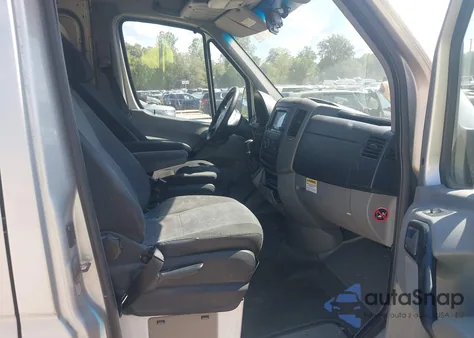 2015 Mercedes-Benz Sprinter 2500 High Roof из США, поврежденный, VIN WD3PE8DC8FP110548